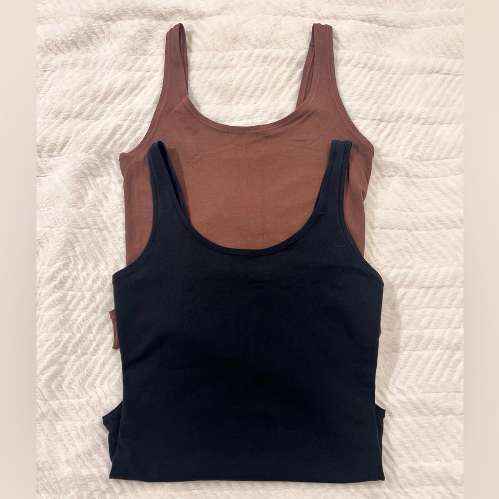 NWOT 2 pack scoop neck bodysuit tank in black and brown size small Luvlette